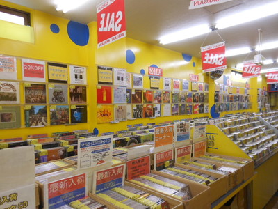 東海地区６店舗で中古レコード・CDの売買を手がける「バナナレコード」が老舗カメラ専門チェーン店などを展開するナニワグループに