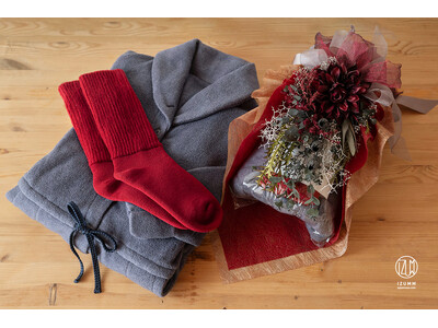 「あったかウェア」で今年の冬は冷え知らず！軽くて静電気が起きにくいフリースのワンピースと温活アイテムがセットになった「足元まであたたかい冬のお部屋着全身コーデ」が、クリスマスに向けて新発売。