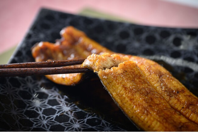 うなぎの真髄は白焼き。白焼き文化の街・浜松の専門店が、白焼きでも美味しい浜名湖産うなぎを贅沢に使った最高級蒲焼「井口の誉」を全国へ