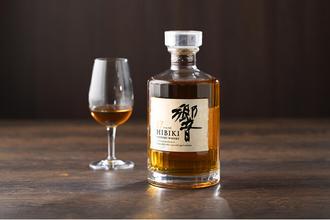 希少価値の高いジャパニーズウイスキー「響17年」のボトルが2025年11月1日(土)より特別価格【50,000円】に！東京ドームホテル バー「2000」店内にて数量限定でご提供
