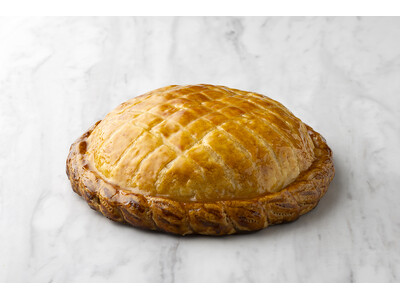 まろやかなバターが香る人気のアップルパイが“東京ドーム型”ホールケーキとして定番商品に！2026年1月1日(祝・木)より販売開始