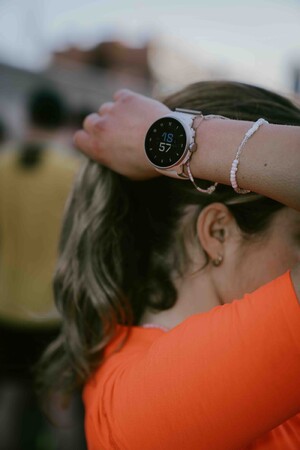 SUUNTO（スント）ランニングに特化した新モデル「Suunto Run」に2つの新色「コーラルオレンジ」と「フロストグレー」が登場