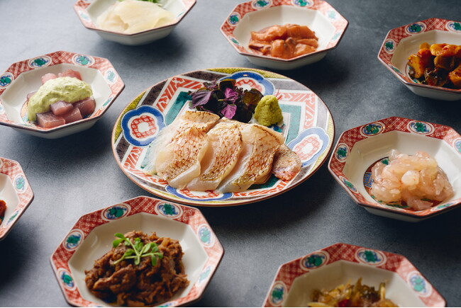 金沢“COIL”で進化する体験型美食！自分で巻く細巻き寿司へ誘う、地酒と特産品の『サカバメニュー』が新たな酒場文化を発信。