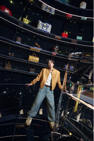【ルイ・ヴィトン】j-hope、大阪で開催中のルイ・ヴィトン「ビジョナリー・ジャーニー」展に来場