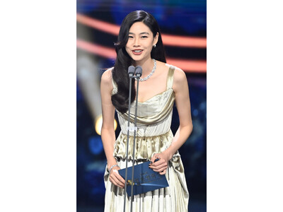 【ルイ・ヴィトン】ホヨン、第46回青龍映画賞にてルイ・ヴィトンのカスタムメイドドレスを着用