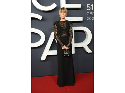 �y���C�E���B�g���z��51��Z�U�[���܎��܎��ɂăZ���u���e�B�����C�E���B�g���𒅗p