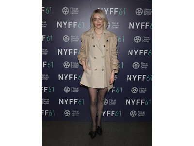 【ルイ・ヴィトン】エマ・ストーン、2024SSコレクションのルックを着用して第61回ニューヨーク映画祭に出席