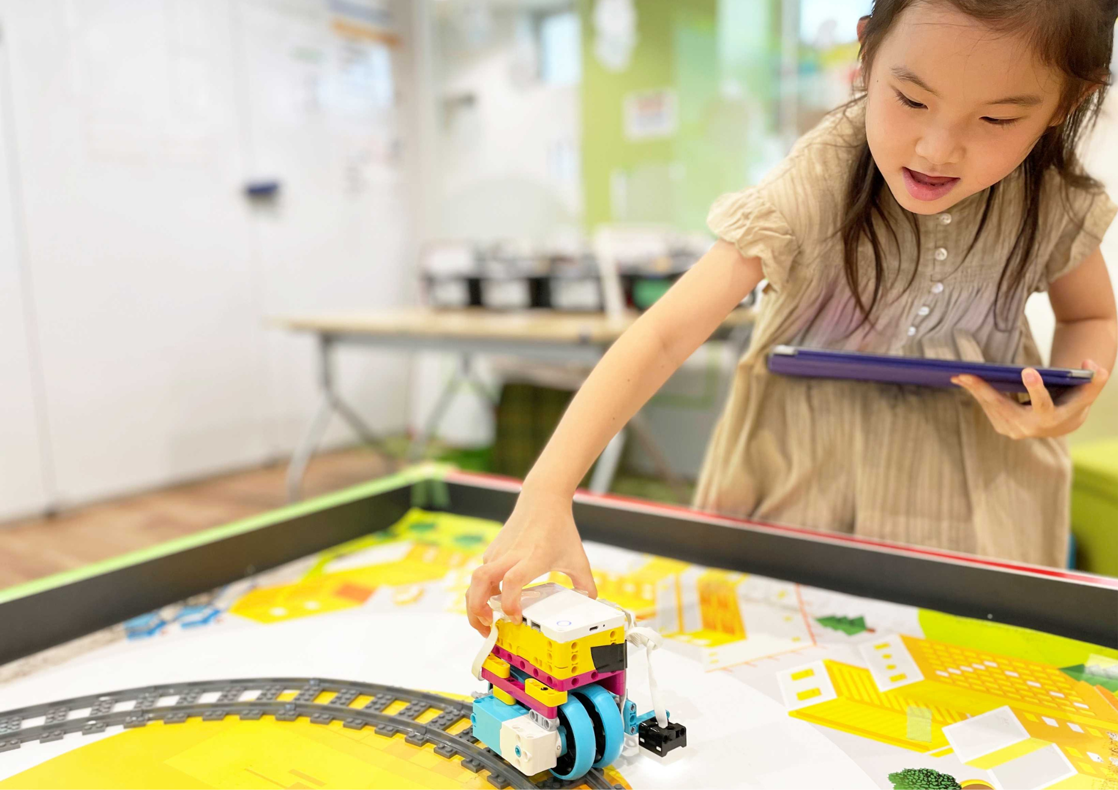 “この夏、好き”を見つけよう！「遊んで学ぶ、未来の力！」初心者でも安心のロボットプログラミング体験。サマースクールを開催中！