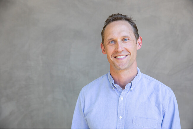 iUと日経ビジネスが共催 スタンフォード式「生成AI活用リーダー育成講座」2025年12月9, 10, 11日に開講