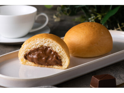 チョコ感190%（※）濃厚で贅沢な味わい！ファミリーマートコラボ「冷やして食べる とろけるくりーむパン 濃いチョコレート」2月24日（火）より販売開始