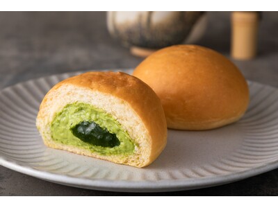 ファミリーマート限定「冷やして食べる とろけるくりーむパン 出雲抹茶」4月28日（火）販売開始、毎年好評...
