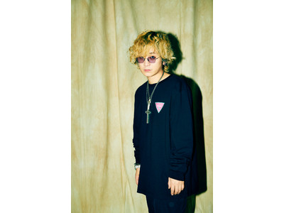 Fukase、和田直希によるBAD MOOD、atmosとGUESSとトリプルコラボレーションによるカプセルコレクションを発売