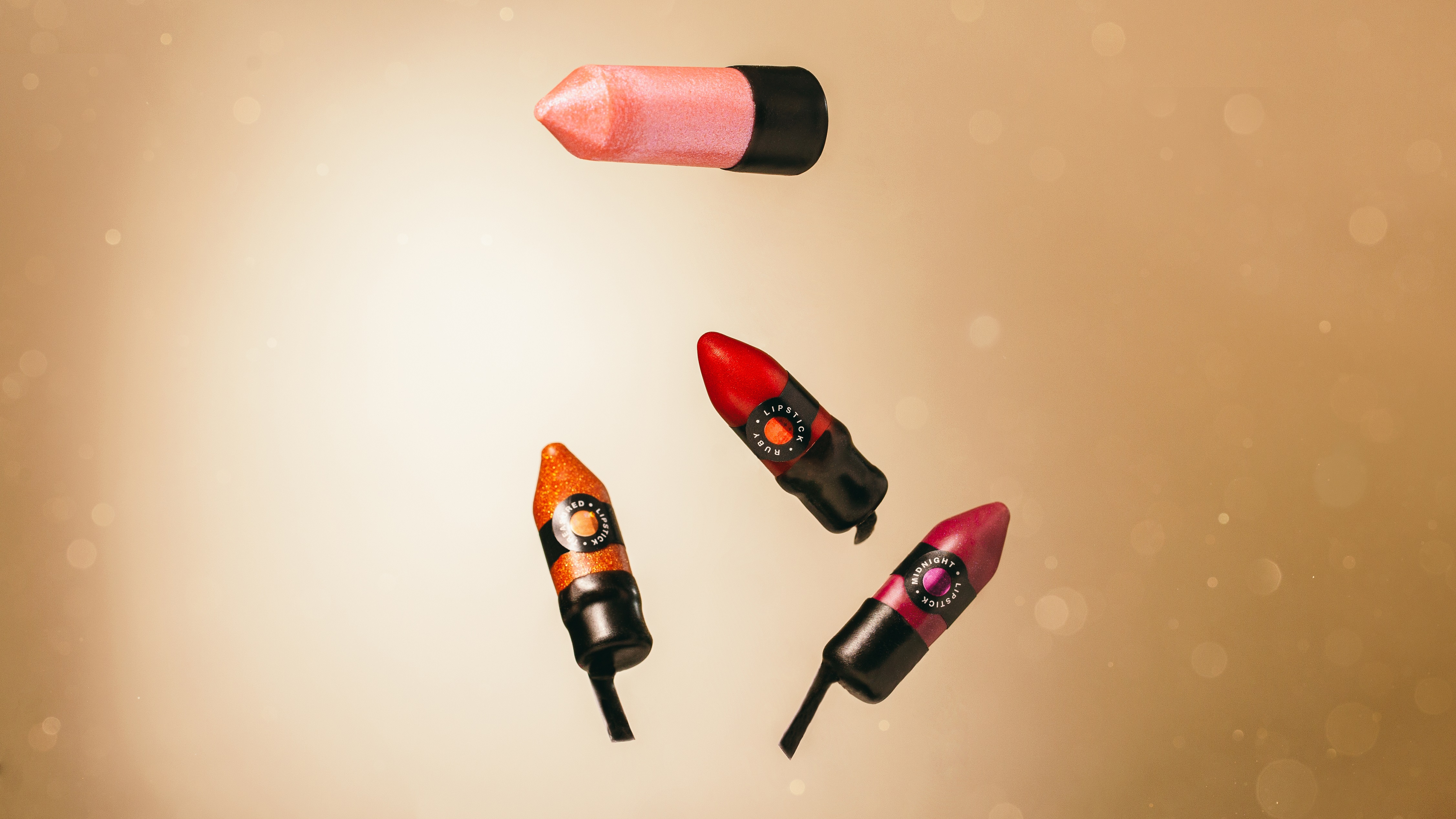 英国発ナチュラルコスメブランドLUSH　11月27日（金）から自然由来の原材料を豊富に使ったホリデーシーズン限定カラーのヴィーガンメイク商品全4種を発売