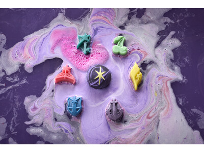 ＜KATSEYE x LUSH＞限定コラボレーションアイテム全7種を8月7日より発売！