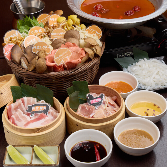 大阪・心斎橋に絶賛発売中の10種のきのこをたっぷり使った大人気！「きのこの美容鍋」についに第二弾！「きのこ麻辣火鍋」が8月20日販売開始