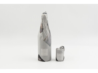 香りのブランド「fragrance yes」とコラボ。同じ素材をつかったお酒とキャンドル「Quelle est votre madeleine?」を同時制作。haccobaより4月20日発売。