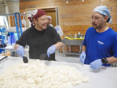 福島の酒蔵 haccoba、タイの米の醸造酒 “SATO/ サートー” を醸す酒蔵「Devanom」とのコラボレーションを発表！
