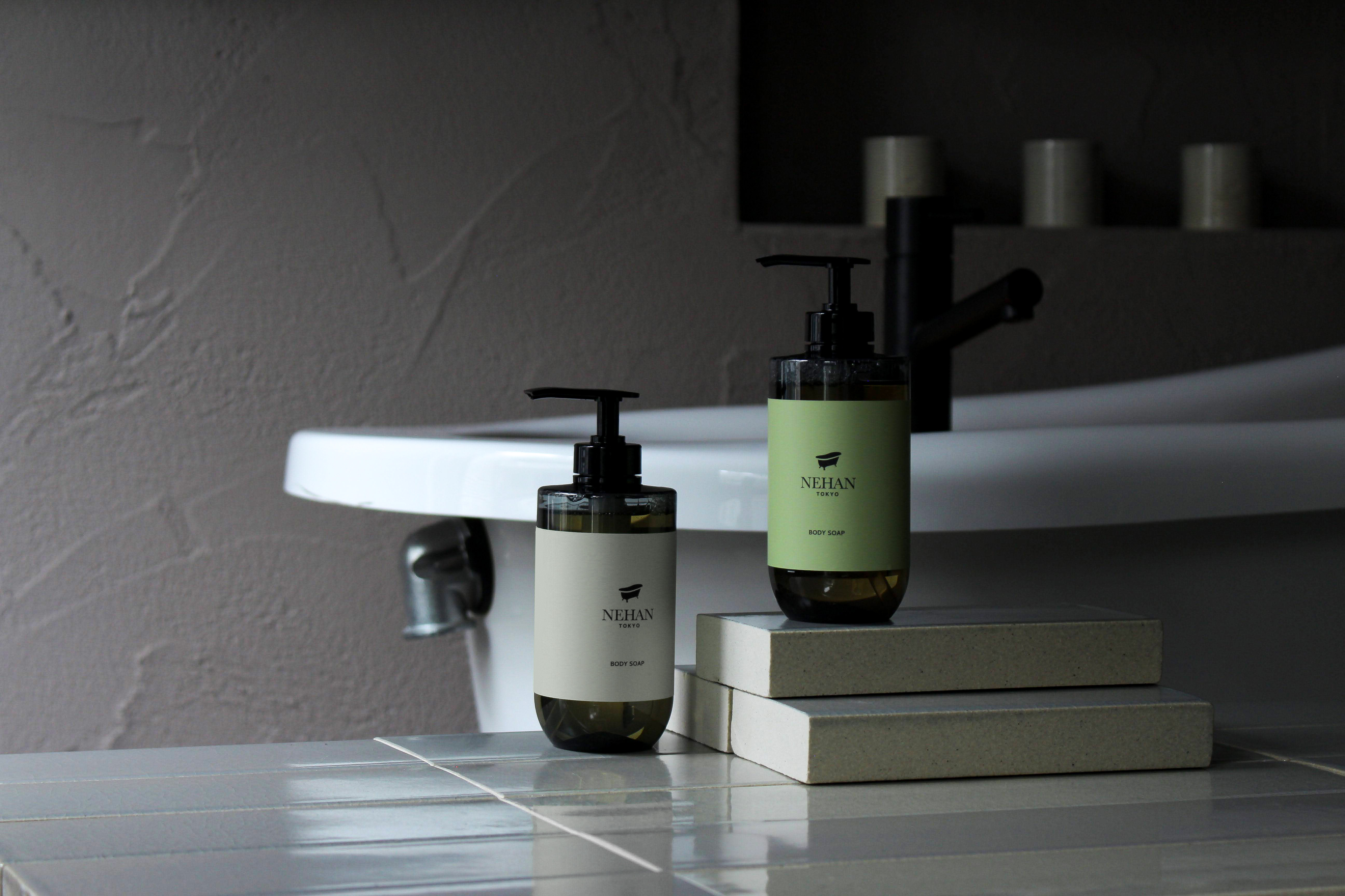 香水の華やかさ、森の静けさ。NEHAN TOKYOから２つのボディソープ「ローブ」「ウッドランド」10.23誕生。