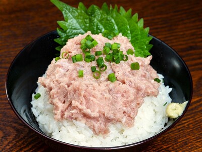 行き場を失った「業務用ネギトロ」を豊洲市場ドットコムが一般消費者向けにECサイトで販売。