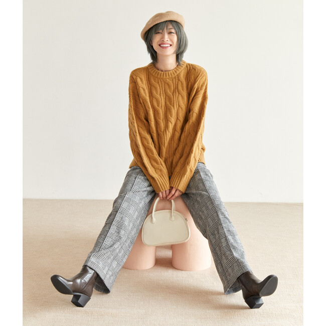 BARFOUT!11月号にて 山田優さん がライトオンの秋冬おすすめのアイテムを着用!イチオシのMOCOMOCOアイテムが全国401店舗にて大好評販売中!!