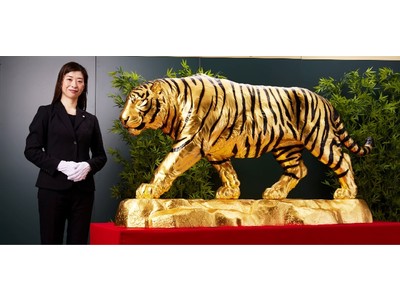 約2メートルの”黄金の虎”を特別展示、ニーズ高まる実物資産！「金」製品が大阪に集結