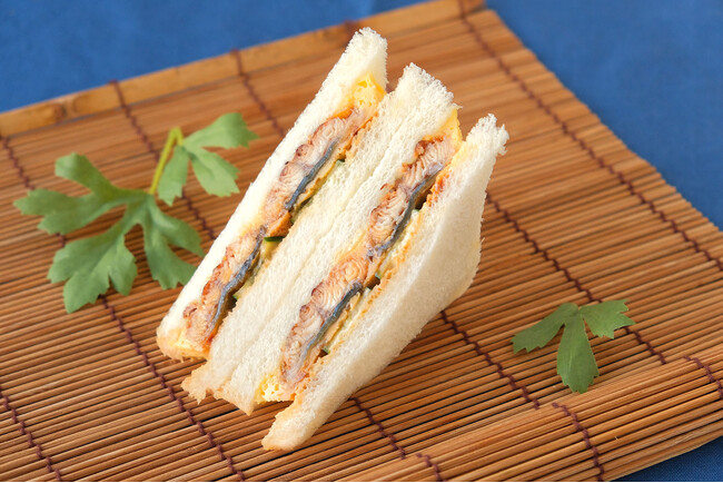 土用の丑の日に合わせたスタミナメニュー「うなぎの蒲焼とだし巻き玉子のサンド」が２日間限定で登場！