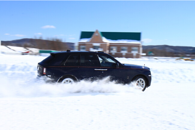 最高級モデルで爽快な雪上ドライビング体験を！ 「CORNES Driving