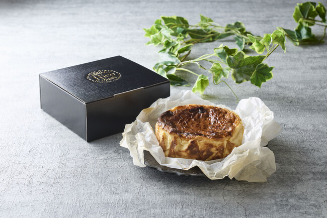 おうちクリスマスを贅沢に。本格スペイン料理店の大人気スイーツ「バスクチーズケーキ」を10月30日(木)から公式オンラインショップで販売開始