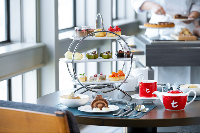 【バー&ダイニング CLOUDS】ホリデーシーズンの訪れを祝うアフタヌーンティー「天空のアフタヌーンティー~Holiday Treats~」を2025年11月1日(土)から開催