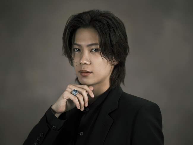 スペシャルコンテンツ「The Layers of Light」公開！ 神宮寺勇太、MIKIMOTOのクラフツマンシップに触れる