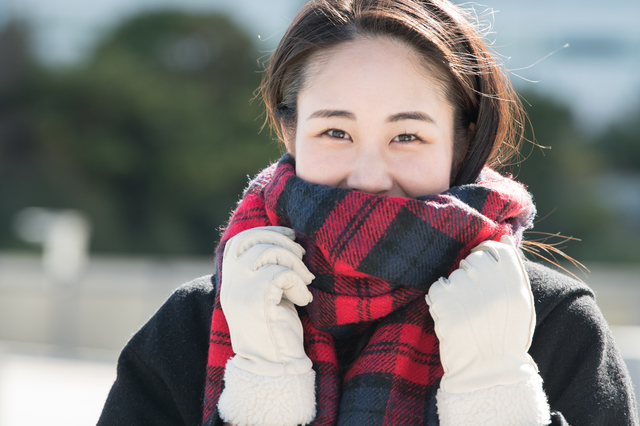 冬でも暑いと感じたり、汗をかく場所1位は、「電車やバスなど交通機関の中」で約6割。しかし、冬場にニオイケアをしていない女性が6割以上！