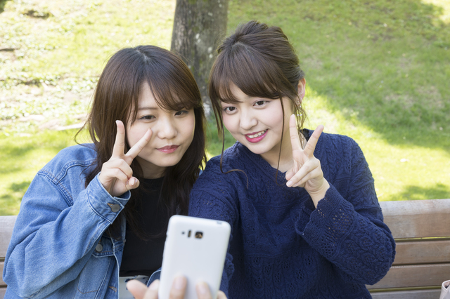 SNSでの自分映えには「前髪」が重要！？撮影直前、つい前髪を整えてしまう女性が7割以上！