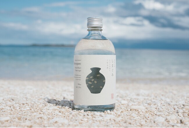 リブランディングされた泡盛「しまぐみ」がふるさと納税の返礼品に登場