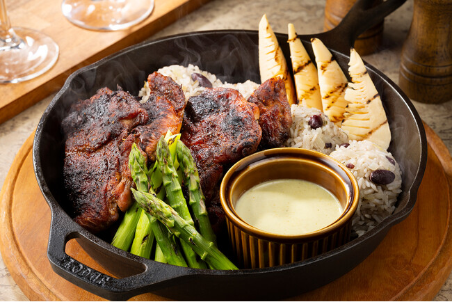 コートヤード・バイ・マリオット 東京ステーション　旬の富士山サーモンや筑波鶏を味わう、心温まる春の美食体験春のディナーコース「Spring Gathering」を発売