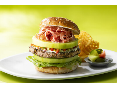 【コートヤード・バイ・マリオット 新大阪ステーション】夏限定！前菜の定番“生ハムメロン”をハンバーガーに「JAMÓN SERRANO & MELON BURGER」を発売