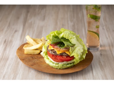 コートヤード・バイ・マリオット 新大阪ステーション パティをまるごとレタスで包んだよりヘルシーなLettuce Wrapped Classic Burgerを販売