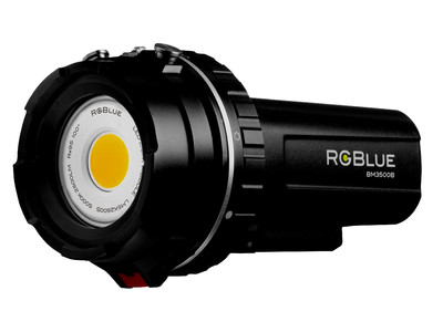 色彩が失われる海中を鮮やかに映し出す水中ライト、RGBlueから最新LED光源「スーパーナチュラルカラー」が新発売！
