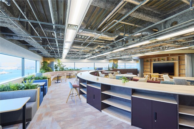 プラス、神奈川・静岡エリアの新拠点となるライブショーケース「PLUS DESIGN CROSS 横浜」をオープン