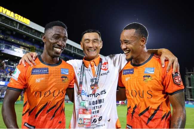 ビズメイツ、アンコールタイガーFC監督・安永聡太郎氏とスポンサー契約を締結