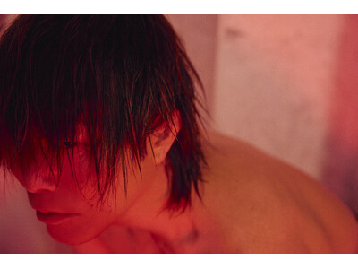 人気声優・谷山紀章の最新写真集「KRONICLE」より新着カットが初公開! 魅惑のセクシー脱衣ショット&...