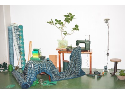 美品 ミナペルホネン JUKIの職業用ミシンにミナ ペルホネンの世界を纏った限定モデル 「SL