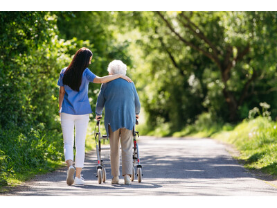 �y���[�L���O�P�A���[���Ԃ𒲍��z�@�A�J�҂̖�2���������o�������x�����x�̓������i�ވ���A4�����͖����p