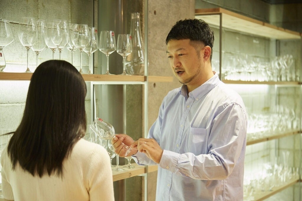 グラスによるお酒の「味パ（味わいのパフォーマンス）」で飲食店の体験価値向上を支援。GLASSBACCA、プロ同士が同伴・相談できる飲食店向け「味パ検証・グラス選びサポート」を本格始動