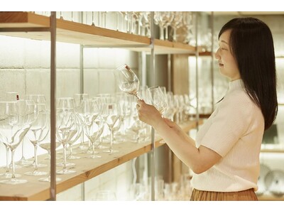 「世界基準のグラス2,000種」でお酒の“味パ”を比較体験！？激減するガラス工場と酒類業界の課題解決を目指す体験型ラボが、6月1日、大阪ガラス発祥の地・南森町にリニューアルオープン