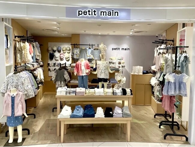 ナルミヤ・インターナショナル、香港市場で出店加速。キッズブランド「petit main(プティマイン)」、香港そごう銅鑼湾店・啓徳店に連続出店