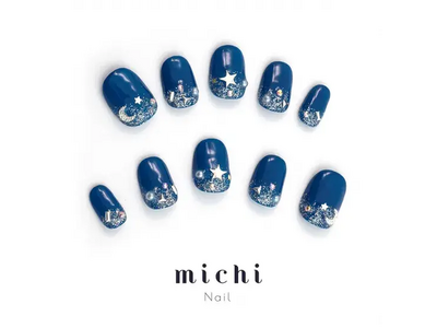 夜空の輝きと大人の品格を指先にまとう、新作ネイルチップ3選をご紹介します♪