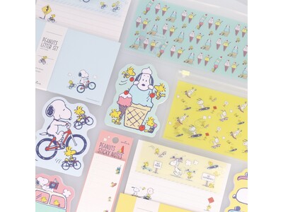 スヌーピーと夏旅気分！ 爽やかカラーのPeanuts(TM)新作文房具＆雑貨が日本ホールマークから登場