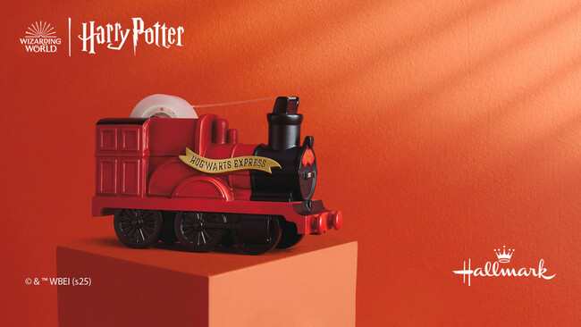 ホグワーツ特急をデスクに！ 「ハリー・ポッター」ファン必携のテープディスペンサーが日本ホールマークから登場