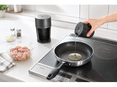 少量の油で手軽に揚げ焼き。使った油をろ過して、毎日の料理に使い回せる新発想のミニオイルポット「ドリップロカポット」10月30日発売