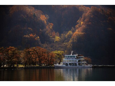 JR八戸駅～奥入瀬渓流・十和田湖往復のJRバス（おいらせ号）、十和田湖遊覧船の、運行期間が延長されました。